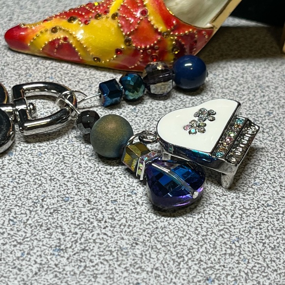 Beautiful piano and crystal keychain/purse bling - Picture 2 of 13